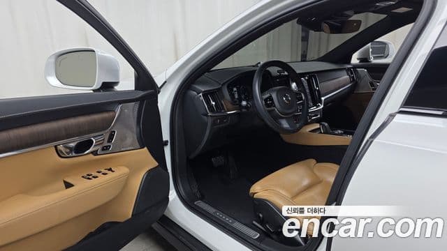 Volvo V90 Cross Country 2021 — Şəkil 8/20