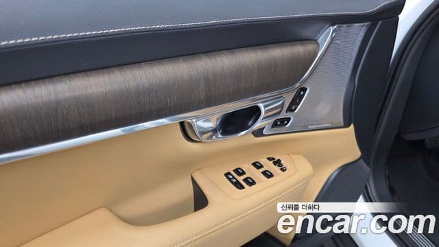 Volvo V90 Cross Country 2021 — Photo 30/35