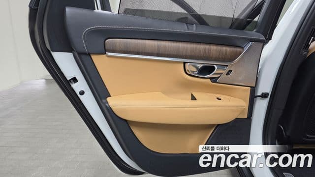 Volvo V90 Cross Country 2021 — Photo 3/35