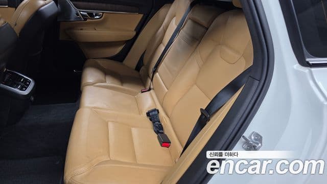 Volvo V90 Cross Country 2021 — Photo 7/35
