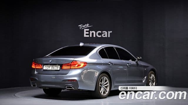 BMW 5 Series 2018 — ფოტო 1/20
