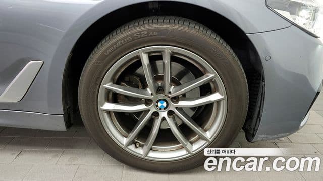 BMW 5 Series 2018 — ფოტო 4/20