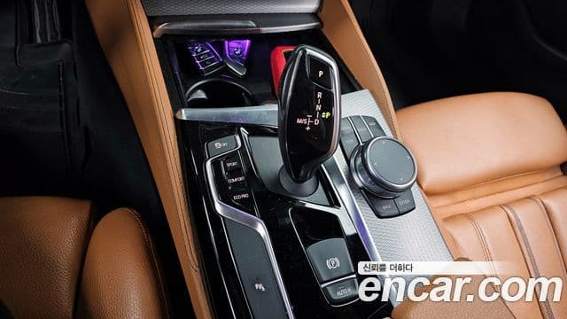 BMW 5 Series 2018 — ფოტო 7/20