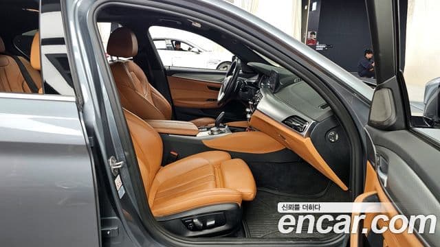 BMW 5 Series 2018 — ფოტო 10/20