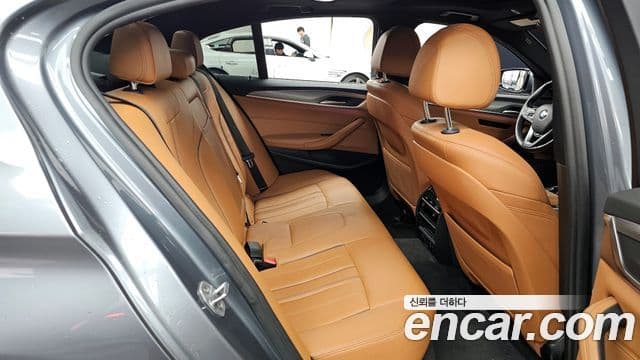 BMW 5 Series 2018 — ფოტო 11/20