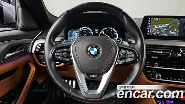 BMW 5 Series 2018 — ფოტო 12/20