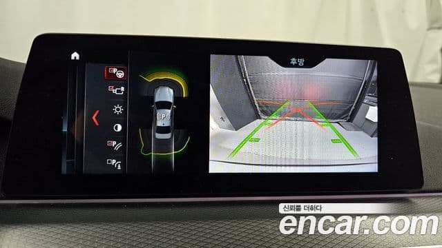 BMW 5 Series 2018 — ფოტო 14/20