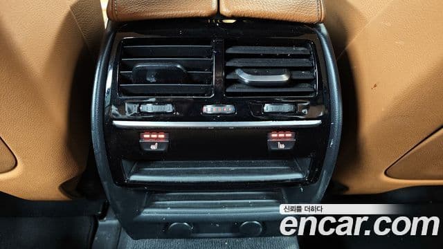 BMW 5 Series 2018 — ფოტო 17/20