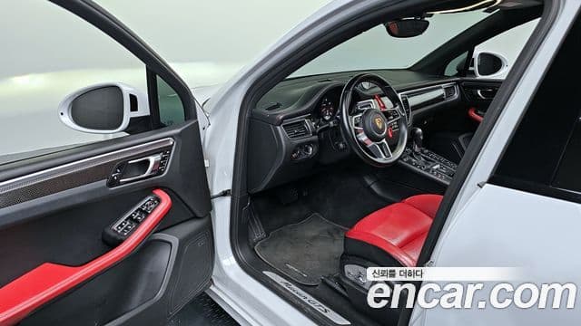 Porsche Macan 2018 — Фото 10/20