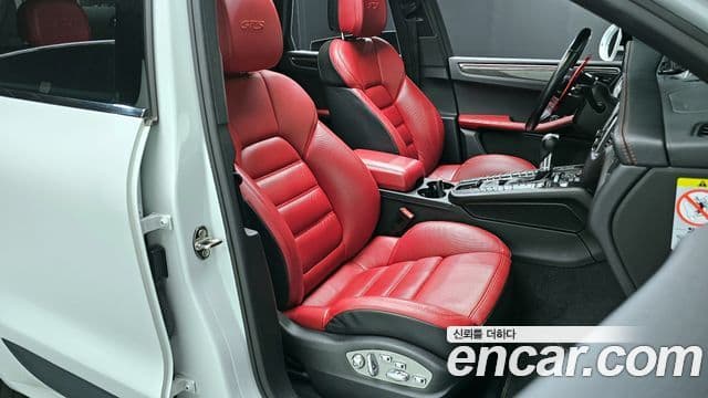 Porsche Macan 2018 — Фото 12/20