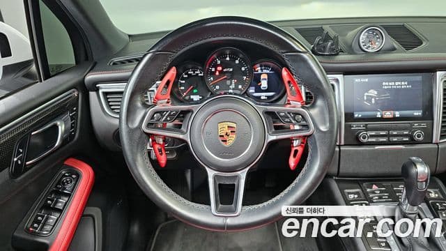Porsche Macan 2018 — Фото 13/20
