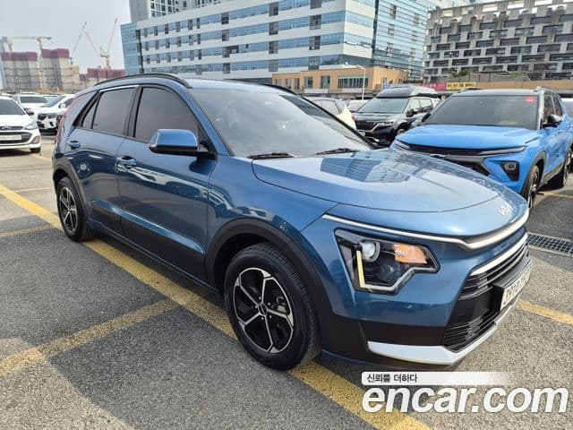 Kia Niro 2022 — Фото 2/20