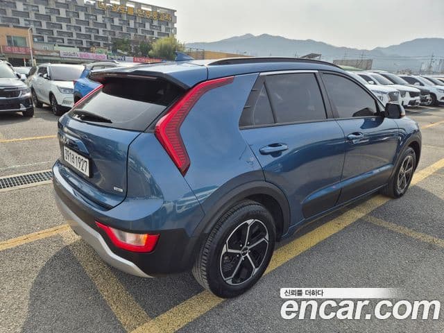 Kia Niro 2022 — Фото 6/20