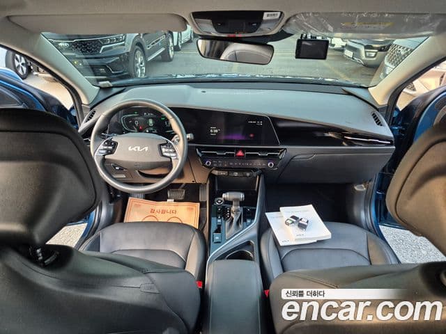 Kia Niro 2022 — Фото 13/20
