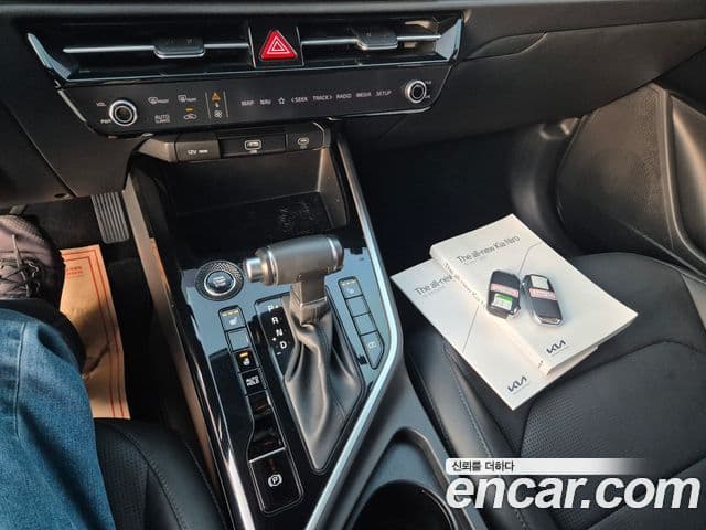 Kia Niro 2022 — Фото 18/20