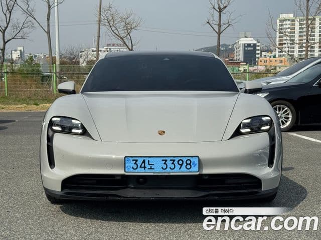 Porsche Taycan 2024 — Photo 6/20
