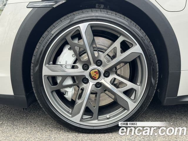 Porsche Taycan 2024 — Photo 19/20