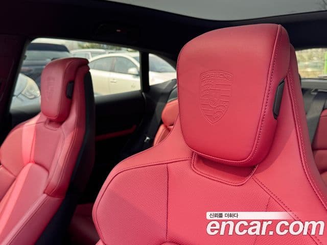 Porsche Taycan 2024 — Photo 18/20