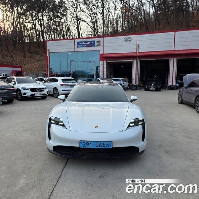 Porsche Taycan 2023 — Photo 2/20