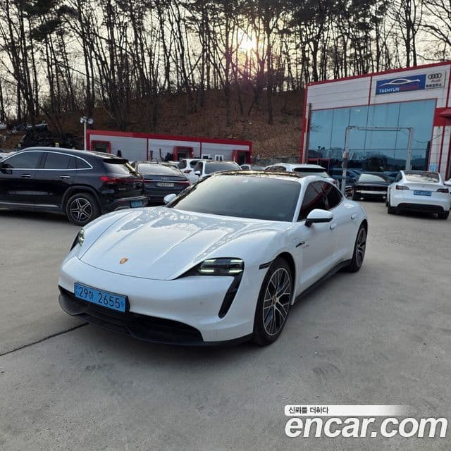 Porsche Taycan 2023 — Photo 16/20
