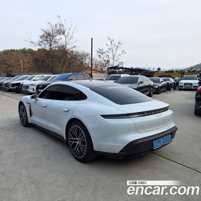 Porsche Taycan 2023 — Photo 11/20