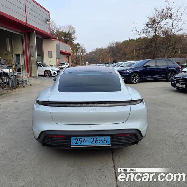 Porsche Taycan 2023 — Photo 12/20