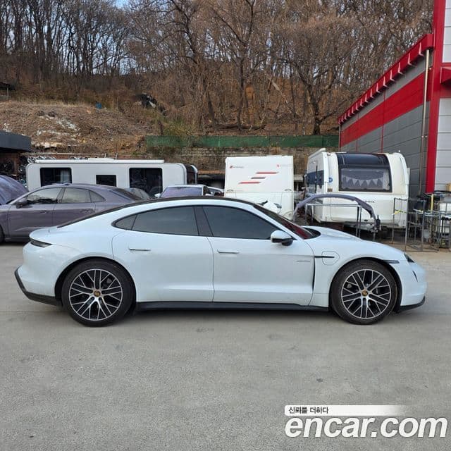 Porsche Taycan 2023 — Photo 20/20
