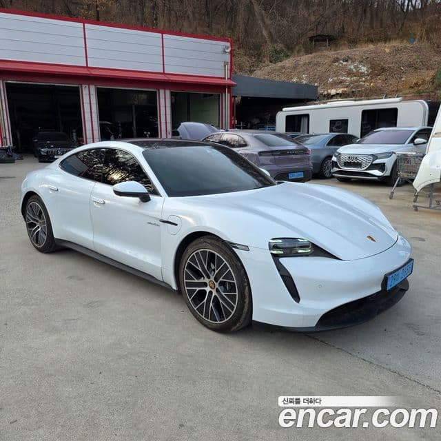 Porsche Taycan 2023 — Photo 6/20