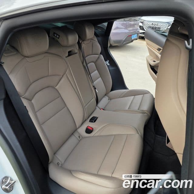 Porsche Taycan 2023 — Photo 18/20