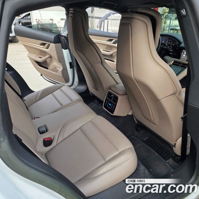 Porsche Taycan 2023 — Photo 14/20