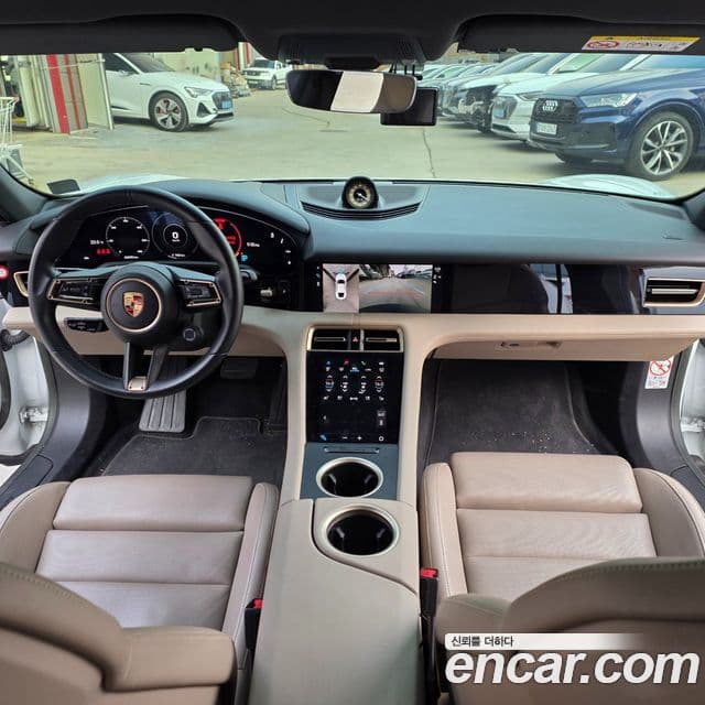 Porsche Taycan 2023 — Photo 8/20