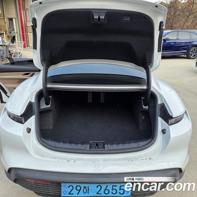 Porsche Taycan 2023 — Photo 3/20