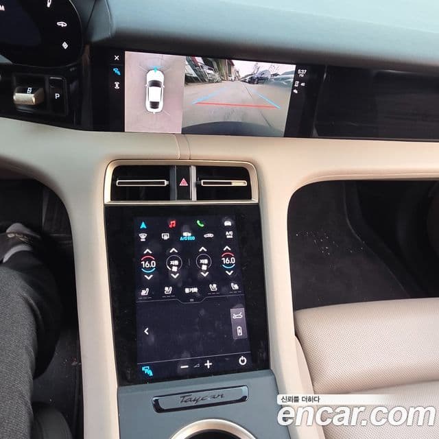 Porsche Taycan 2023 — Photo 15/20