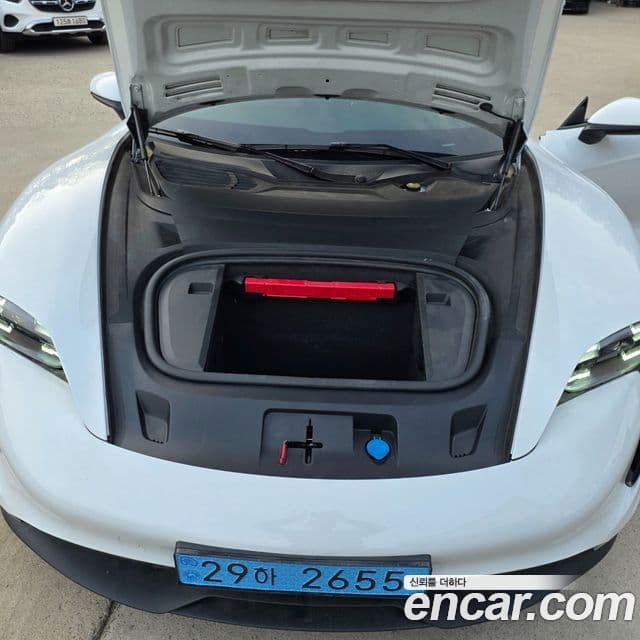 Porsche Taycan 2023 — Photo 19/20