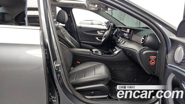 Mercedes-Benz E-Class 2019 — ფოტო 11/20