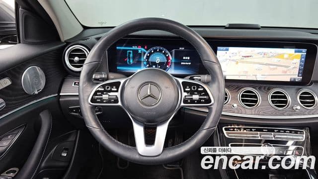 Mercedes-Benz E-Class 2019 — ფოტო 13/20