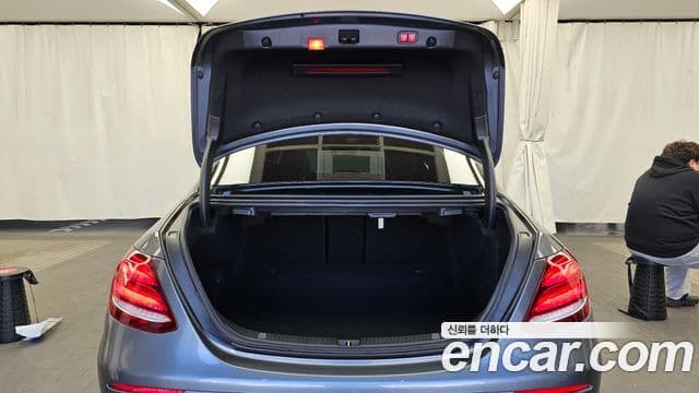 Mercedes-Benz E-Class 2019 — ფოტო 20/20