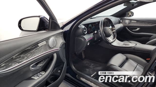 Mercedes-Benz E-Class 2020 — Фото 10/20