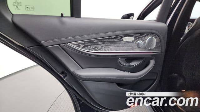 Mercedes-Benz E-Class 2020 — Şəkil 29/39