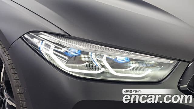 BMW 8 Series 2022 — Photo 19/32