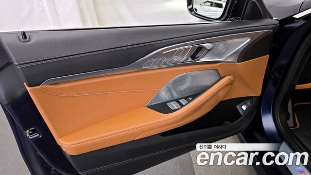 BMW 8 Series 2022 — Photo 11/32
