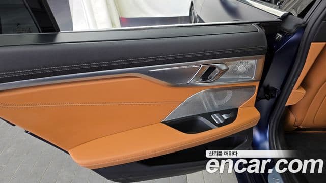 BMW 8 Series 2022 — Photo 28/32