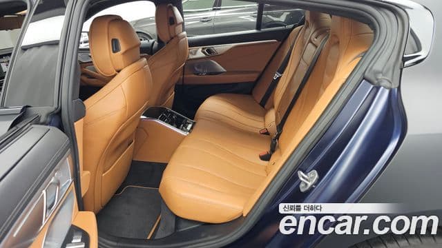 BMW 8 Series 2022 — Photo 31/32