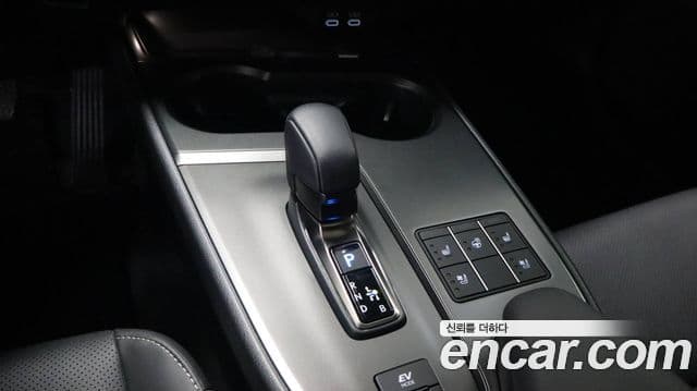 Lexus UX300h 2025 — фото 8 из 16