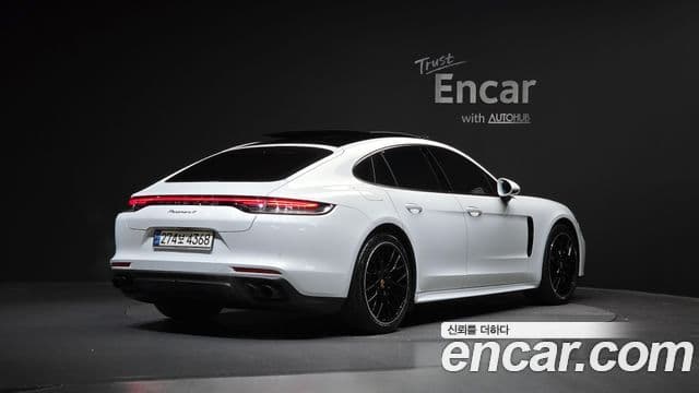 Porsche Panamera 2021 — ფოტო 2/20