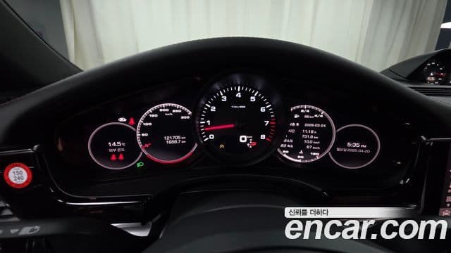 Porsche Panamera 2021 — ფოტო 8/20