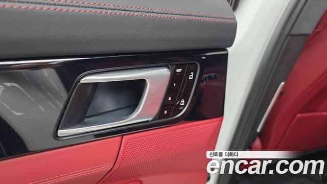 Porsche Panamera 2021 — ფოტო 17/20