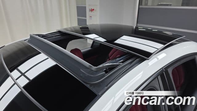 Porsche Panamera 2021 — ფოტო 19/20