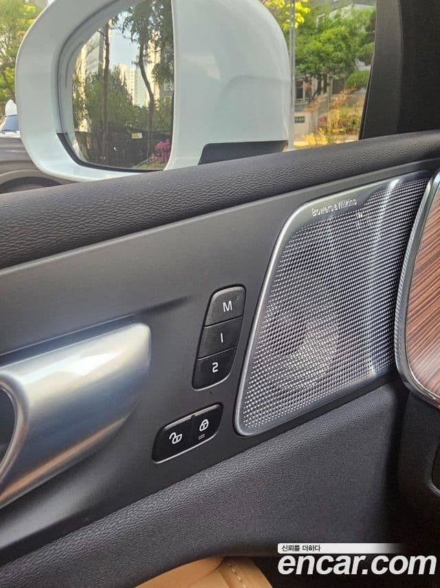 Volvo XC60 2024 — фото 12 из 20