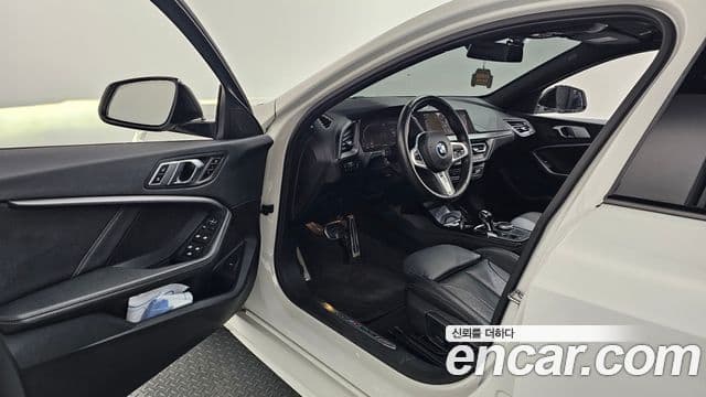 BMW 1 Series 2022 — ფოტო 27/36
